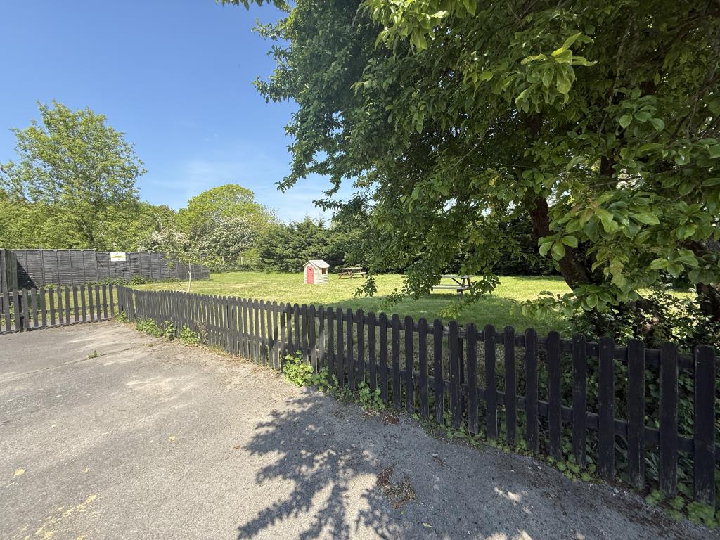 Lot: 64 - FORMER PUBLIC HOUSE WITH PARKING, AND LAND WITH POTENTIAL - Land to rear used as gardens